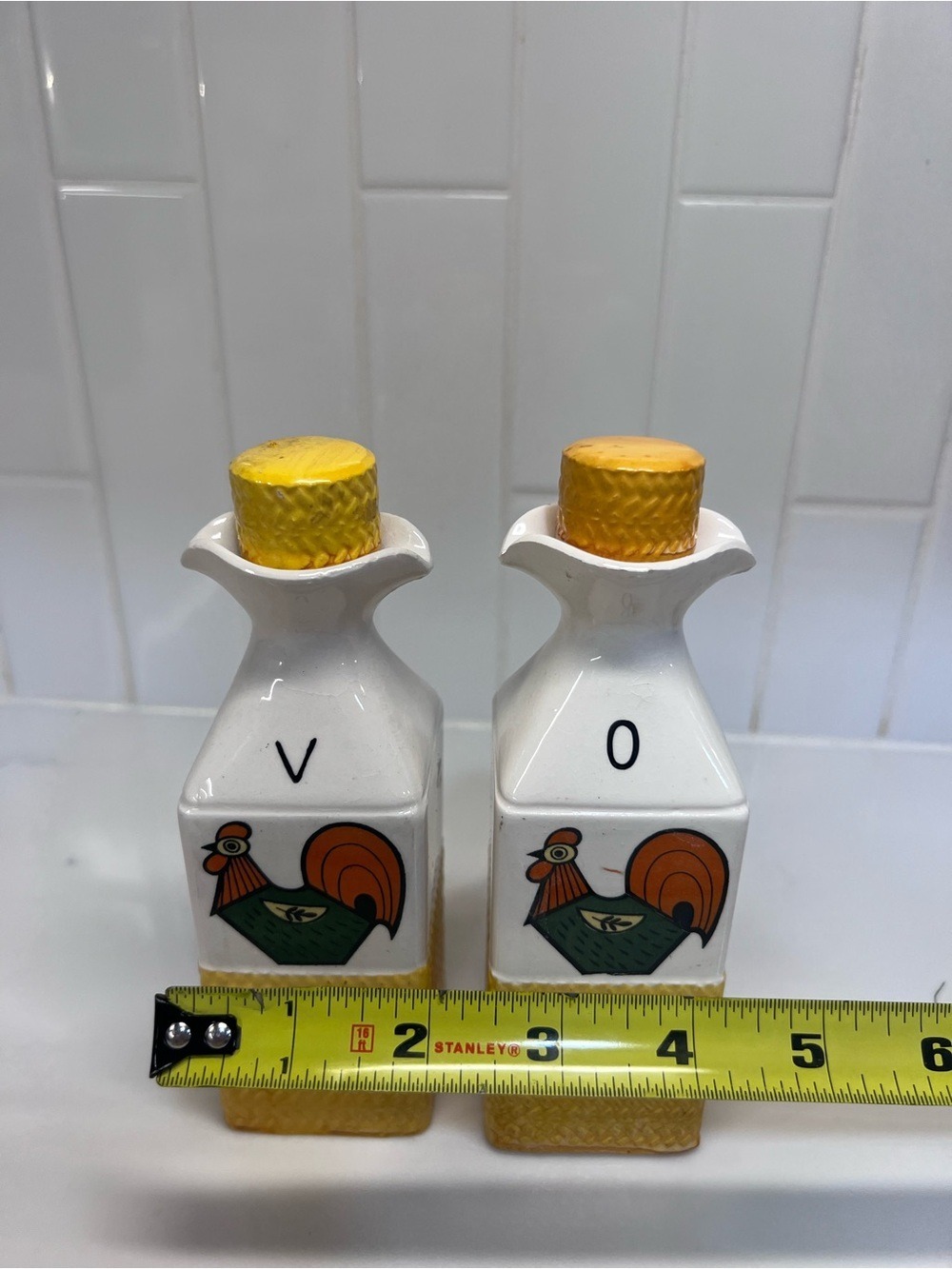 Vintage 1970’s Rooster Farmhouse Oil And Vinegar Set - Picture 3 of 7